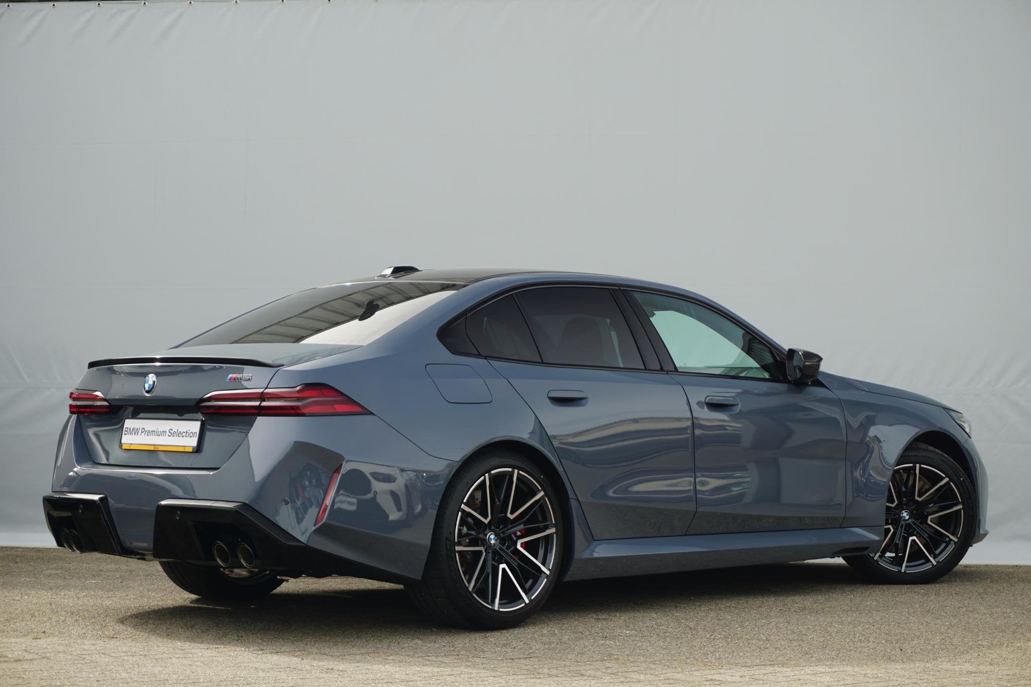 BMW M5 Sedan | M Drive Professional | Comfort Pack, 4395 cc, 135 min, Vierwielaandrijving, Hybride Elektrisch/Benzine