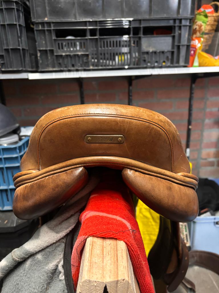 Fijn springzadel te koop 17,5 inch, Dieren en Toebehoren, Paarden en Pony's | Zadels, Ophalen of Verzenden, Gebruikt, Springen