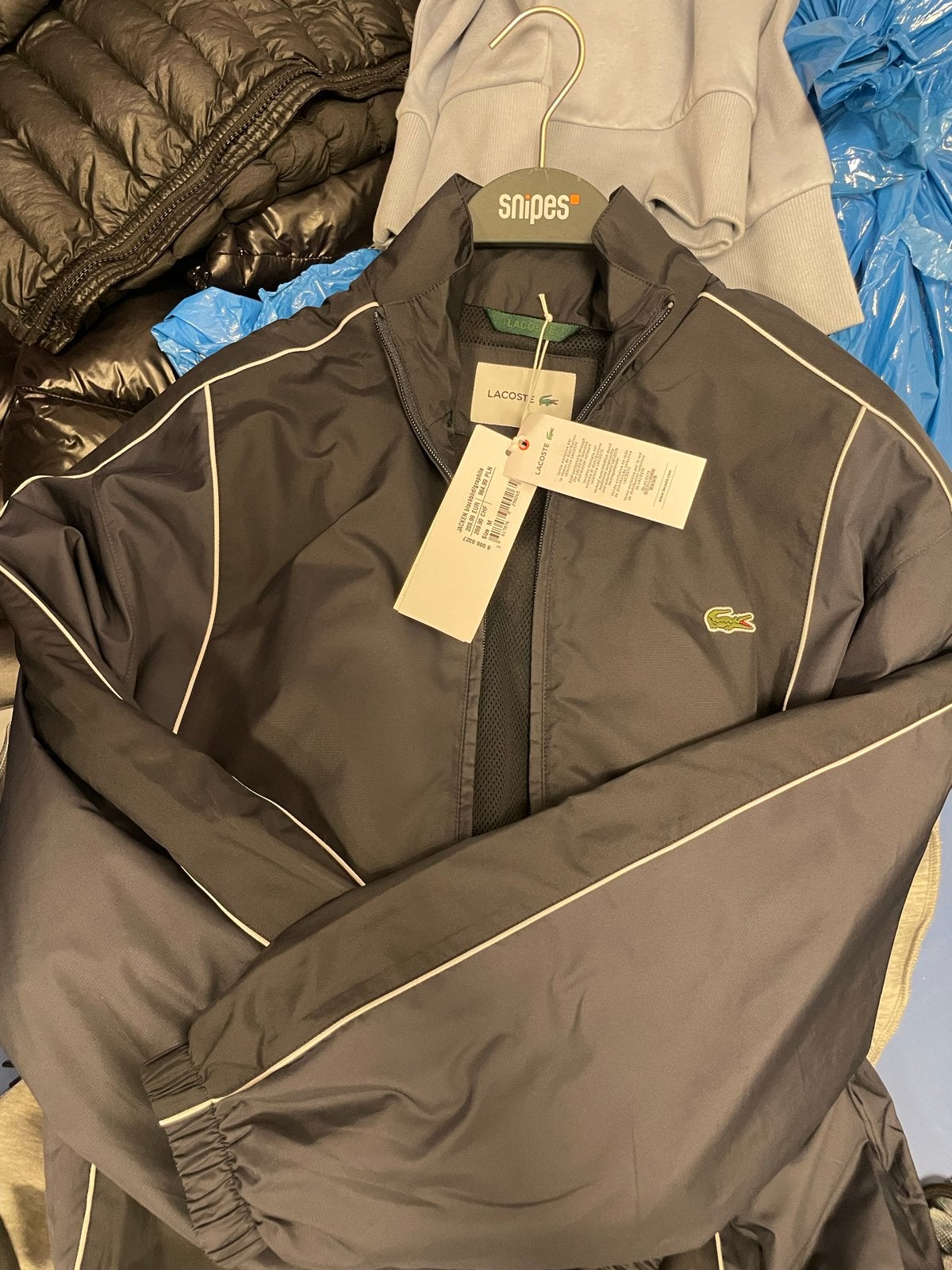Lacoste Jack Zwart/Grijs Maat M - Nieuw met kaartjes, Ophalen, Nieuw, Maat 48/50 (M), Zwart