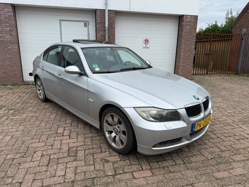BMW 325i Automaat | 218 pk | Schuifdak | Navi | PDC | 2006, Auto's, Automaat, 745 kg, Achterwielaandrijving, Zwart