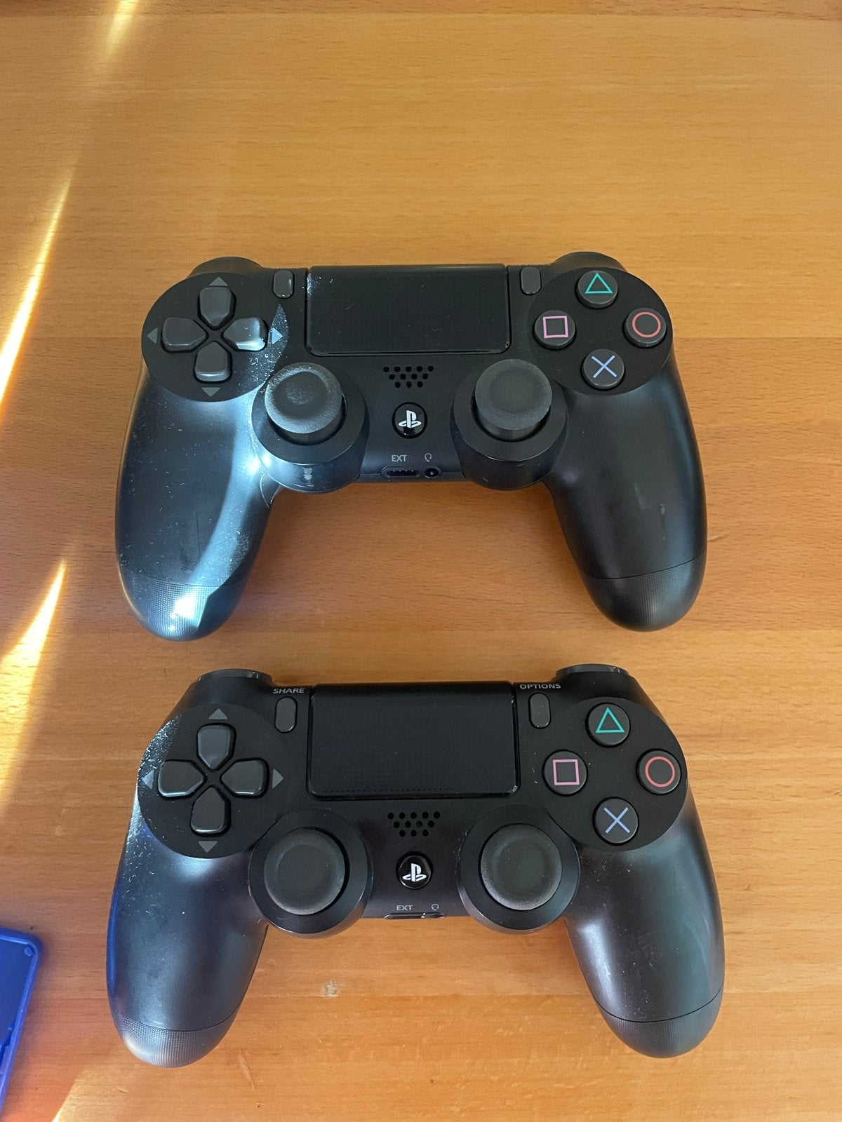 2x PlayStation 4 DualShock 4 Controllers - Zwart, Gebruikt, Ophalen of Verzenden, Controller, PlayStation 4