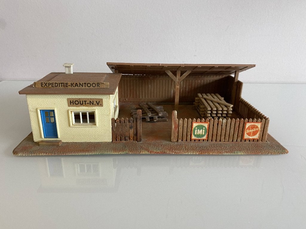 HO Houtbedrijfje (290*2), Hobby en Vrije tijd, Modeltreinen | H0, Overige merken, Gebruikt, Gelijkstroom of Wisselstroom, Brug, Tunnel of Gebouw