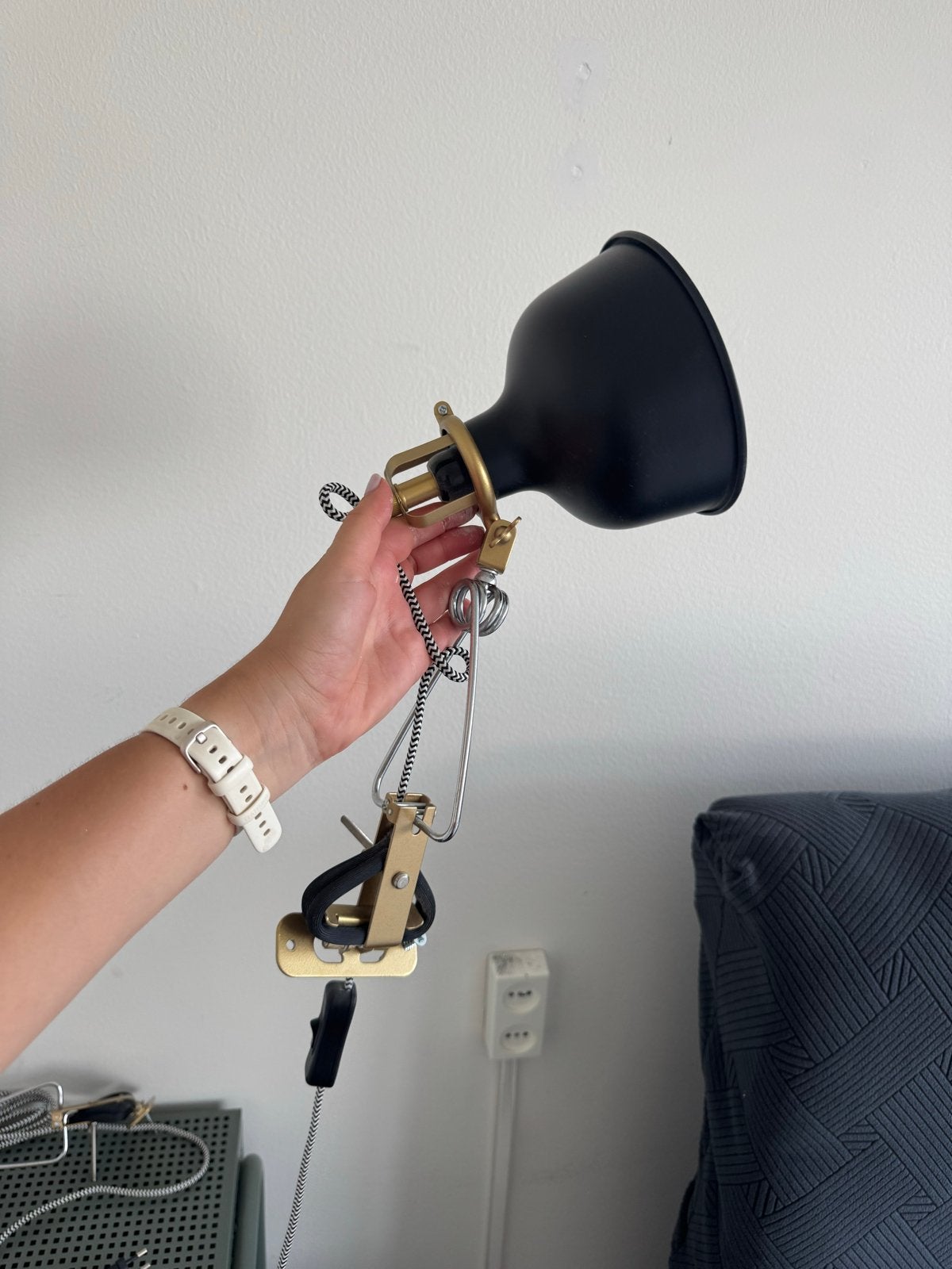 2x IKEA NÄVLINGE LED clip-on spotlampen, zwart/goud, Zwart, E14 (klein), IKEA, Zo goed als nieuw
