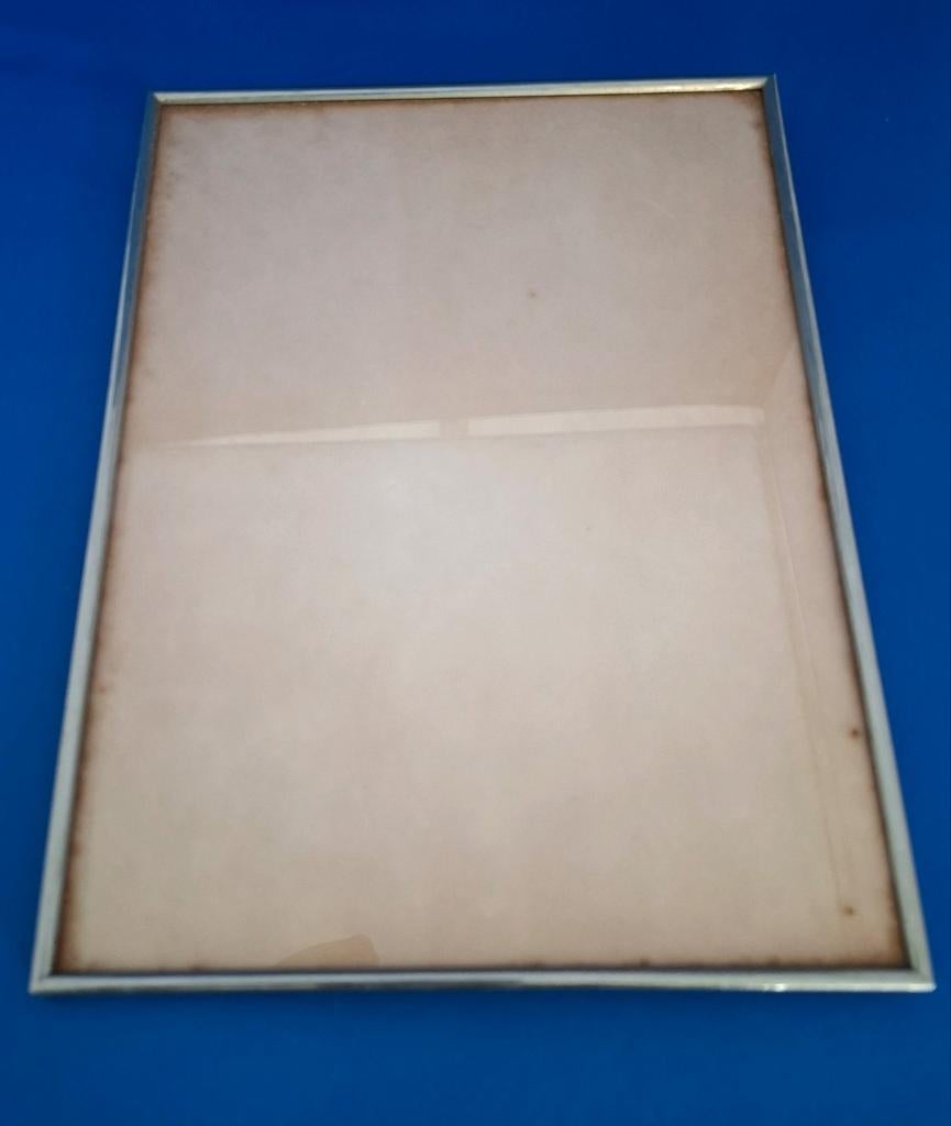 Oud fotolijstje Afmeting 24.5 hoog 18.5 cm breed zilver kleu, Antiek en Kunst, Antiek | Woonaccessoires, Ophalen of Verzenden