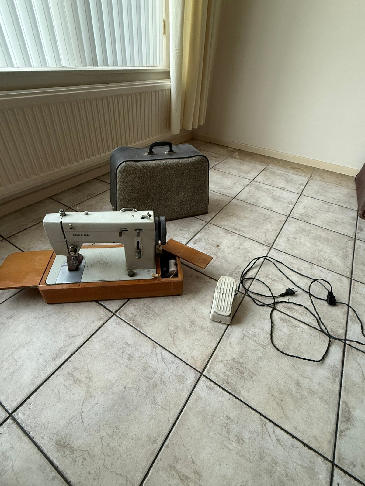 Vintage naaimachine, Ophalen