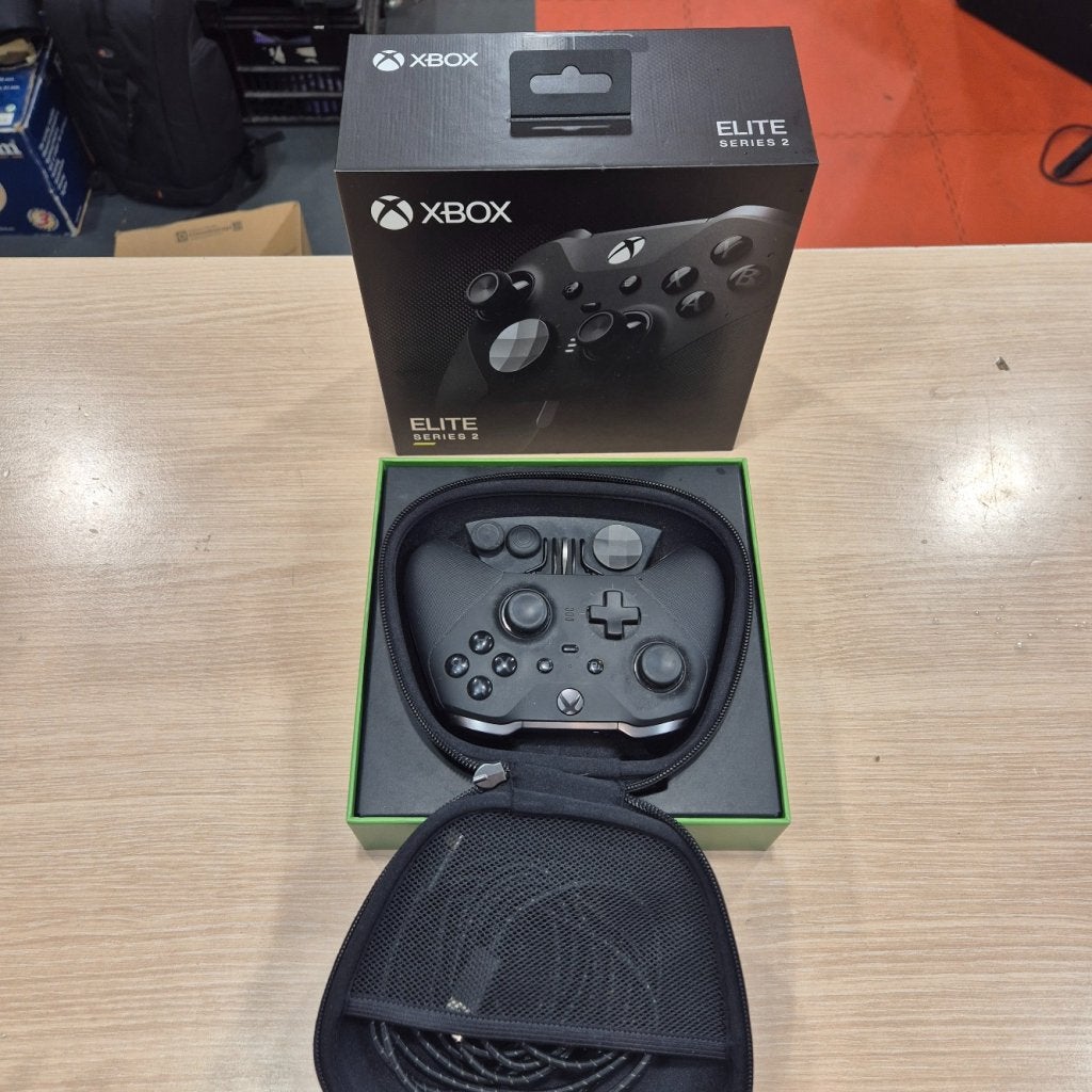 Xbo serie XJS Controller in hoes en doos, Xbox, Zo goed als nieuw, Support@xbox.com, One Microsoft Way
Redmond, WA 98052-6399