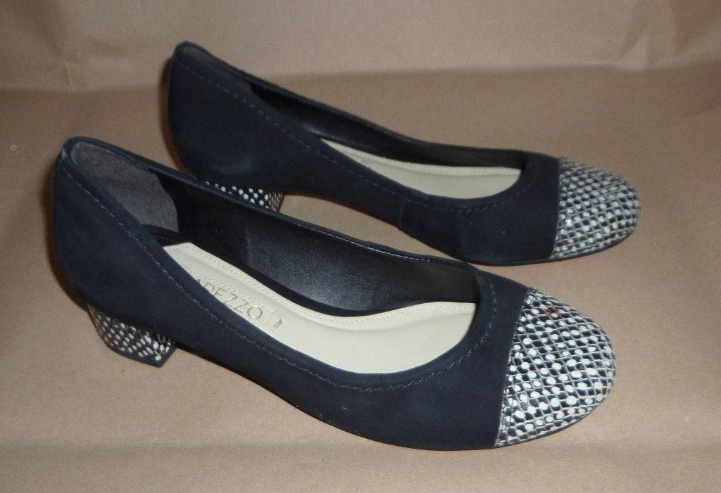 pumps met laag hakje    maat 37     merk : Arezzo, Pumps, Blauw, Ophalen of Verzenden, Zo goed als nieuw