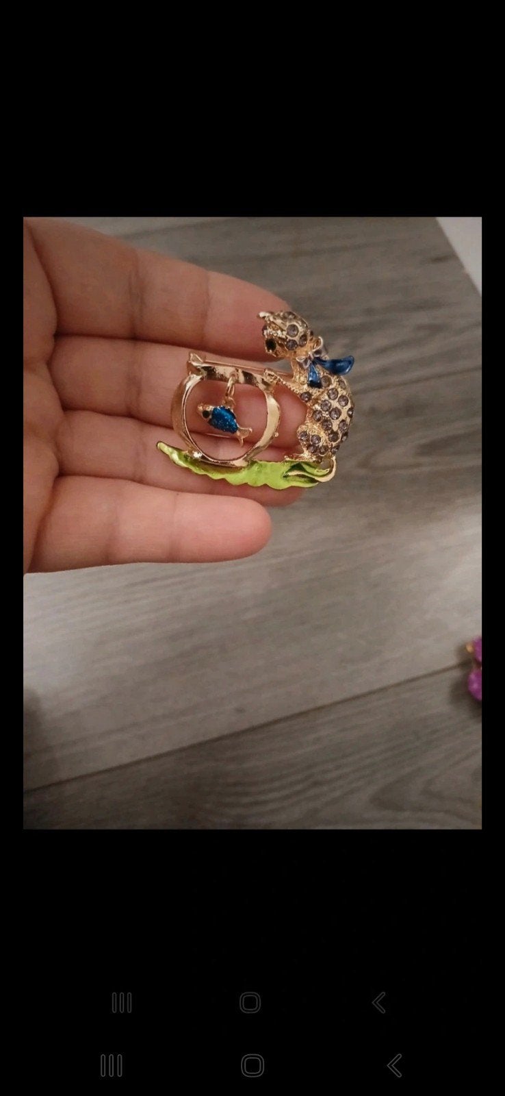 Nieuwe Broche Kat met Vis - Goudkleurig met Strass, Overige materialen, 4 tot 7 cm, Nieuw, Ophalen of Verzenden