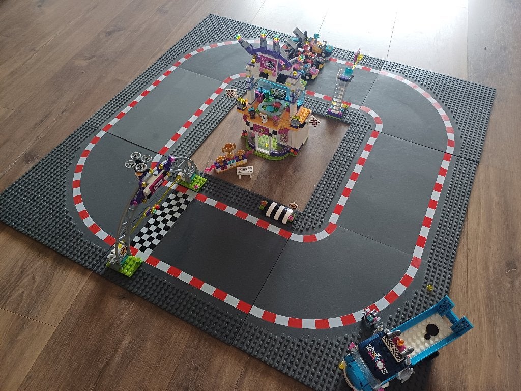 Lego racecircuit +Lego reparatietruck, Overige thema's, Lego, Ophalen of Verzenden, Zo goed als nieuw