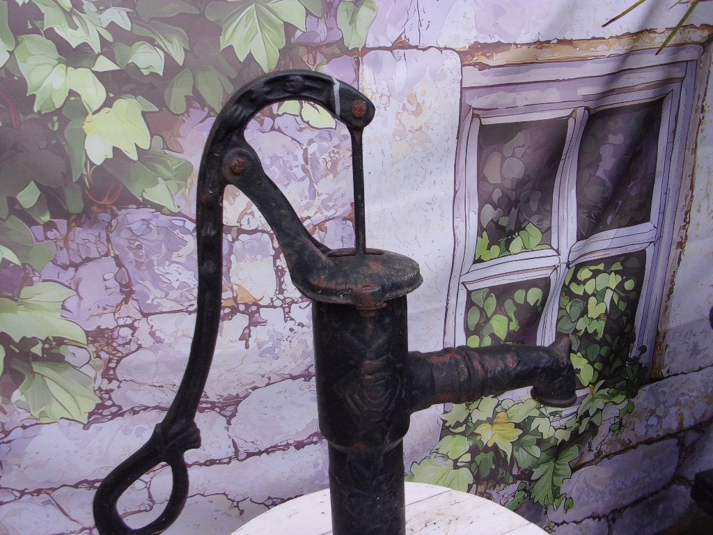 Antieke gietijzeren handpomp voor tuin is decoratie, Tuin en Terras, Waterpompen, Ophalen, Gebruikt, Handmatig, Regentonpomp