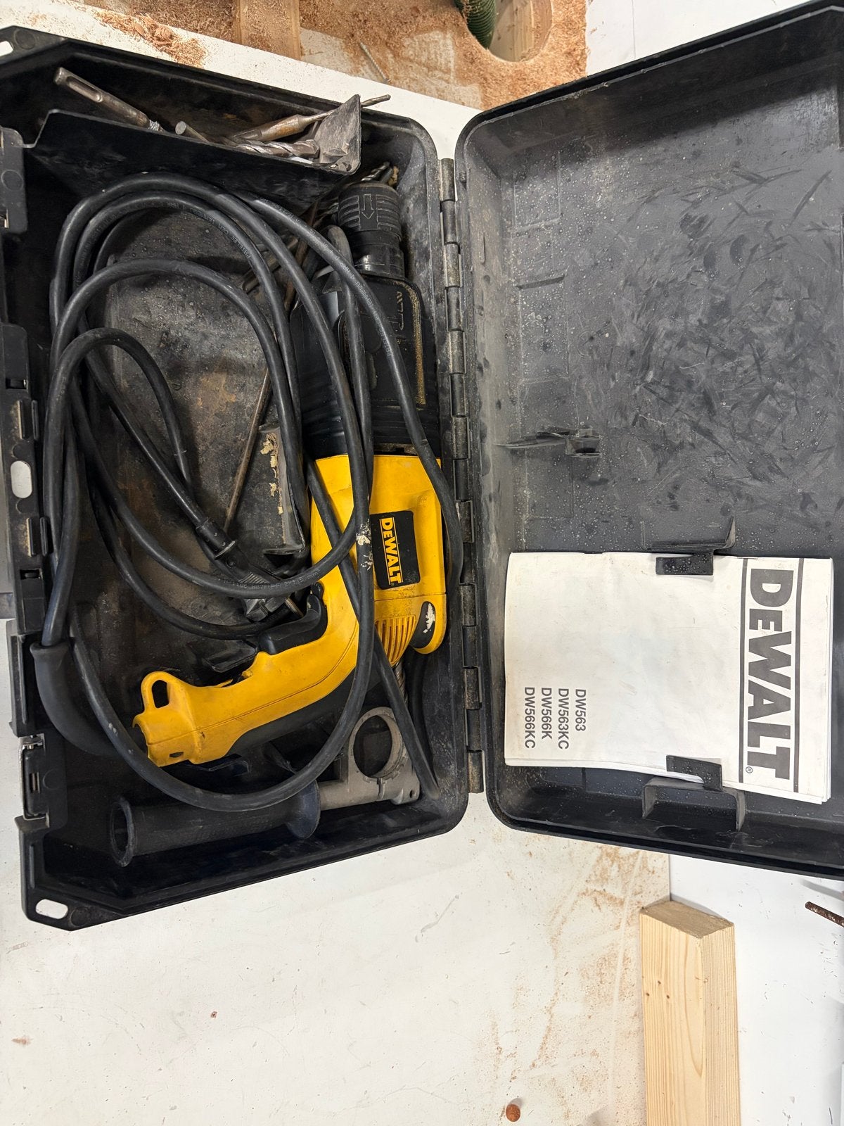 DeWalt Boorhamer DW563KC met koffer en accessoires, Doe-het-zelf en Verbouw, Ophalen, Boor- en/of Breekhamer, Klopboormechanisme