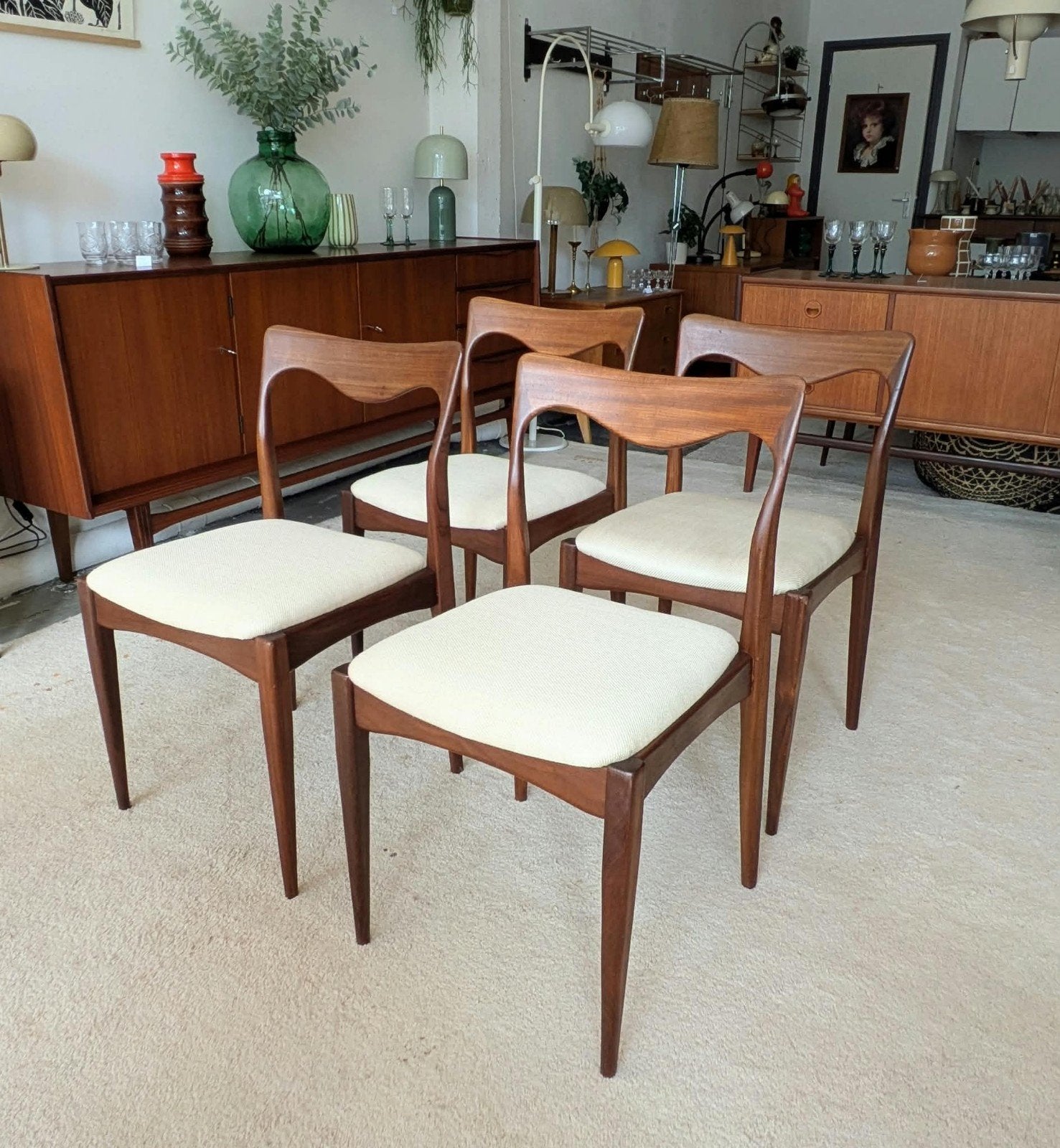Vintage set van 4 teakhouten eetkamerstoelen, Huis en Inrichting, Ophalen, Hout, Bruin, .