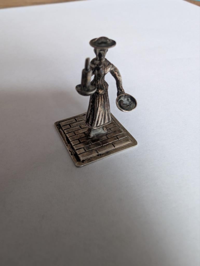 Zilveren Miniatuur 'Vrouwtje met Schalen' - Schoonhoven, Antiek en Kunst, Ophalen of Verzenden