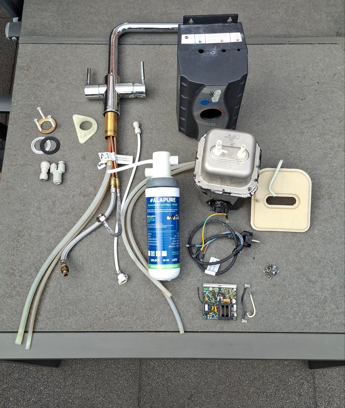 Insinkerator 3 in 1 heetwaterkraan/onderdelen, Ophalen, Gebruikt, Chroom, Douche