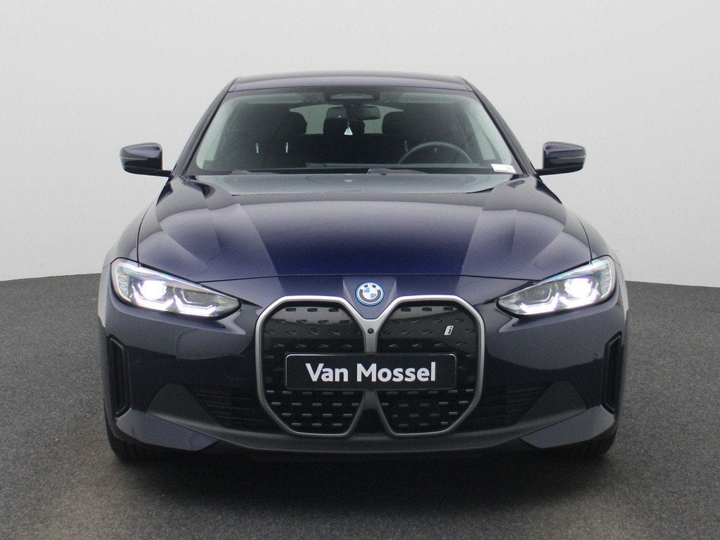 BMW i4 eDrive40 | Automaat | Apple Carplay | Camera | Parkee, Auto's, BMW, 12 maanden, Gebruikt, 340 pk, 2125 kg