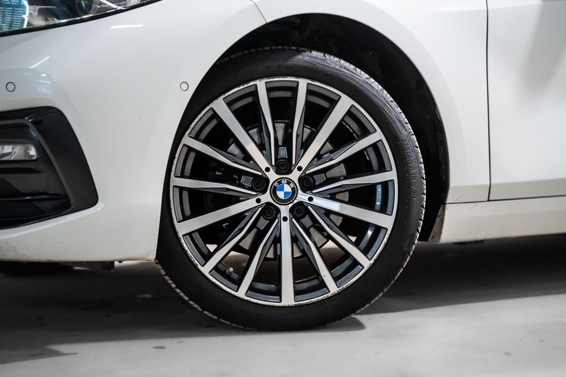 BMW 1-serie 116d Corporate Executive LED AUT NAVI, Auto's, BMW, Dealer onderhouden, 730 kg, Gebruikt, 116 pk