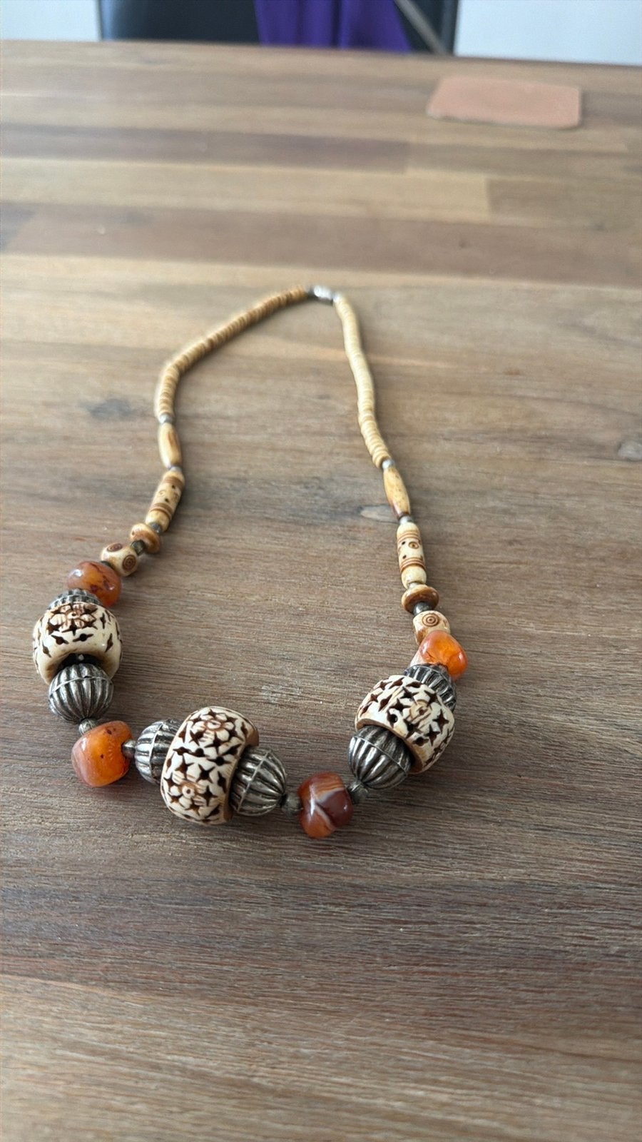 Unieke handgemaakte ketting met kralen en hanger, Gebruikt, Beige, Ophalen of Verzenden, Overige materialen