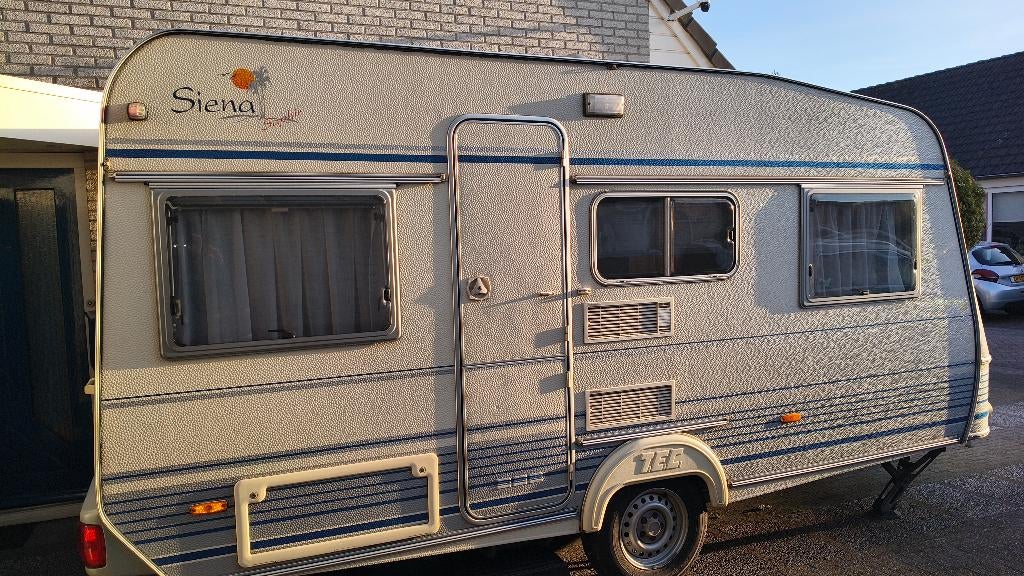 TEC Sienna 450 –1998 en  Isabella luifel   €4.750,-, Caravans en Kamperen, Caravans, Omvormbare zithoek, Treinzit, 750 - 1000 kg