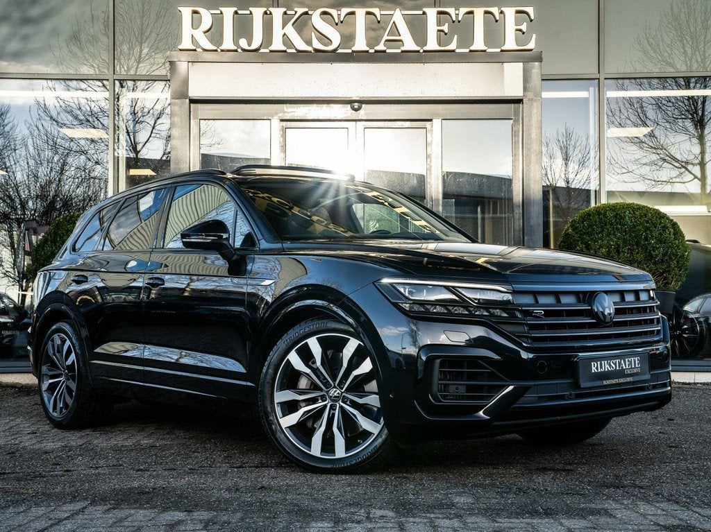 Volkswagen Touareg R 3.0TSi 4MOTION|PANO|DYNAUDIO|HYBRID|21', Auto's, Automaat, Gebruikt, 2995 cc, Zwart
