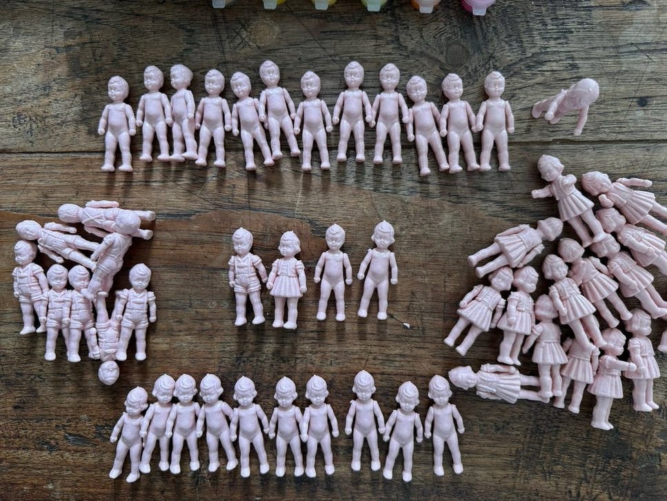 88 st Vintage plastic poppetjes - Roze babypopjes, Ophalen of Verzenden, Gebruikt