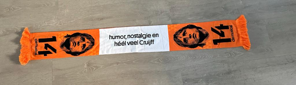 Sjaal Johan Cruyff de musical, Verzamelen, Sportartikelen en Voetbal, Verzenden, Gebruikt, Overige sporten, Vaantje of Sjaal