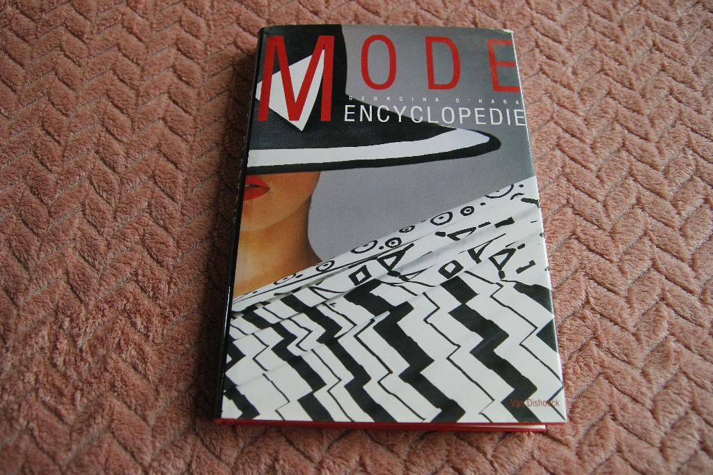 Mode encyclopedie. Georgina O Hara, Ophalen of Verzenden, Gelezen, Dieren