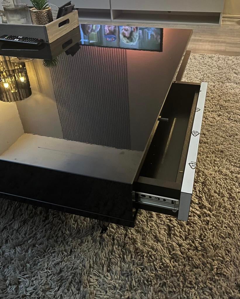 Salontafel ikea hoogglans zwart ikea 90x90cm, Huis en Inrichting, Tafels | Salontafels, Ophalen, 50 tot 100 cm, Zo goed als nieuw