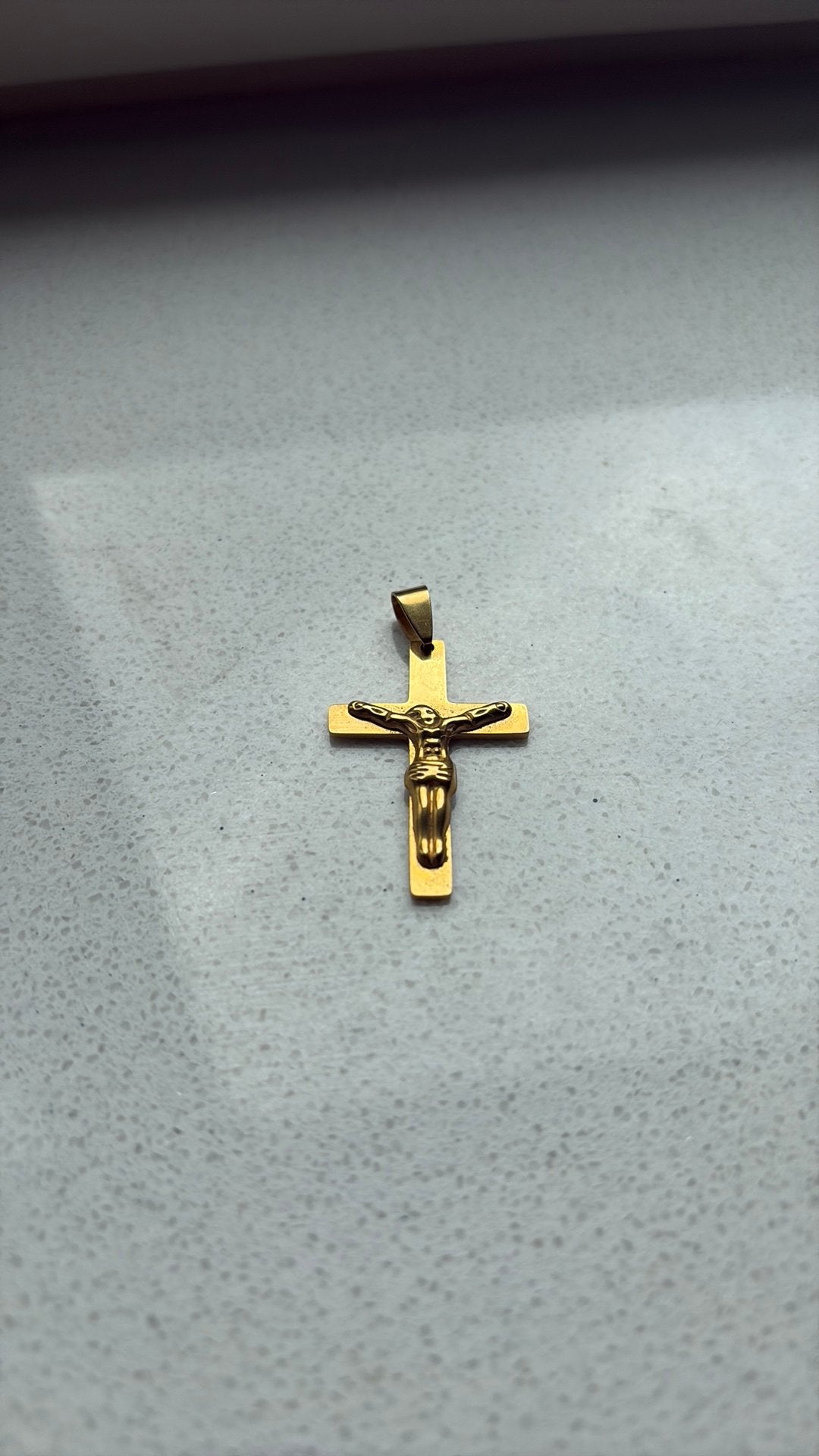 Goldplated Kruisje, Overige materialen, Ophalen of Verzenden, Zo goed als nieuw, Kruis of Symbool