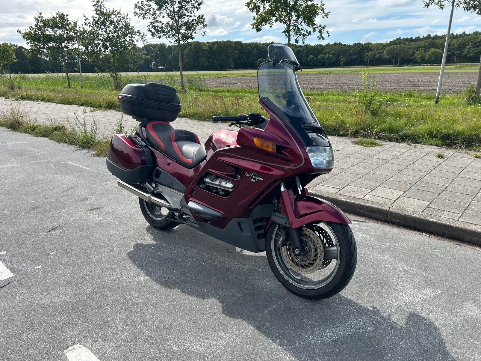 Honda Pan European ST1100 met RVS uitlaat en nwe distr. riem, Motoren, Motoren | Honda, Sportuitlaat, 4 cilinders, Motorrijbewijs A