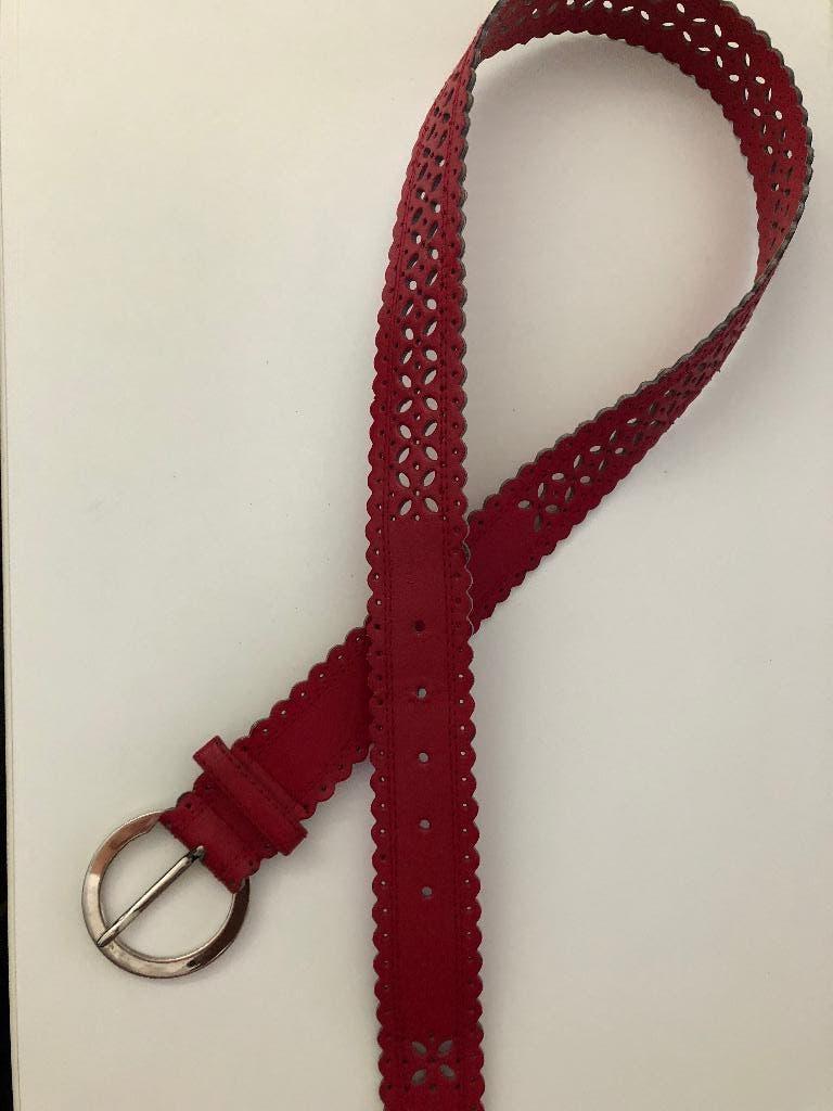 Leuke dames riem rood, Kleding | Dames, Riemen en Ceinturen, 3 tot 5 cm, 90 tot 100 cm, Ophalen of Verzenden, Zo goed als nieuw