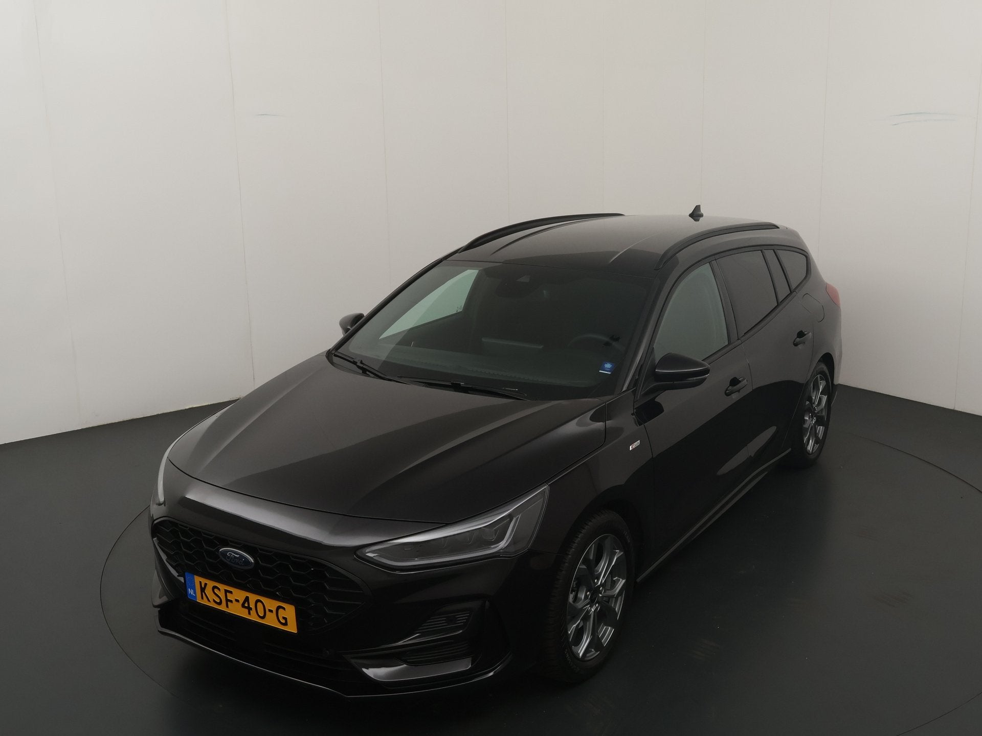 Ford FOCUS Wagon EcoBoost Hybrid 155 pk ST-Line X | Winter P, 12 maanden, Stof, Gebruikt, Zwart