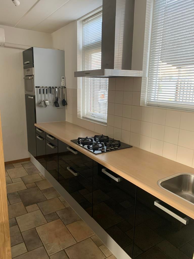 Keuken zwart hoogglans met apparatuur, Ophalen, Gebruikt, Zwart, Enkelwandige keuken