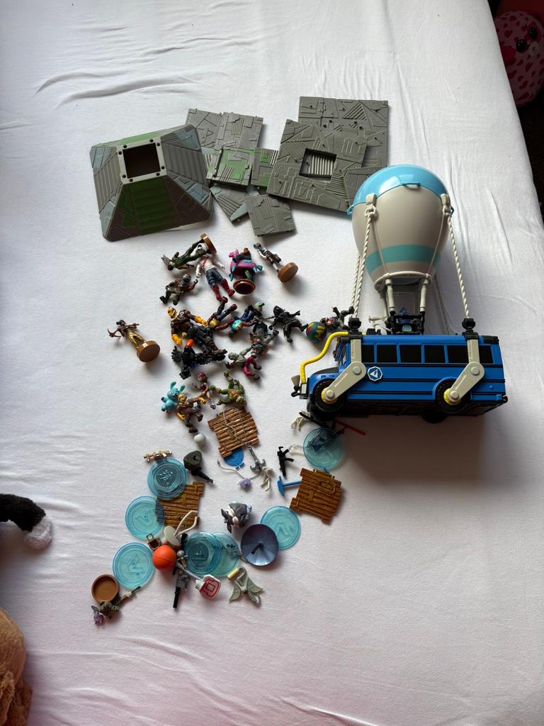 Fortnite Battle Bus met figuren en accessoires, Ophalen, Gebruikt, Jongen of Meisje