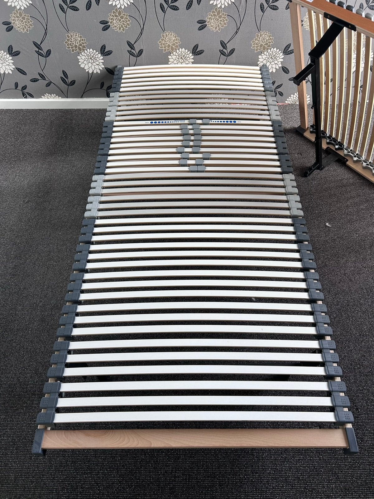 2x Lattenbodem 90x210 cm met onderstel en matrasbeschermer, Huis en Inrichting, Slaapkamer | Bedden, Ophalen, Gebruikt, 90 cm