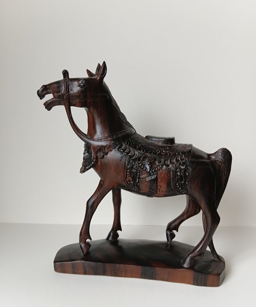 Handgesneden paard, Ophalen of Verzenden, 20 - 50 cm, Beeld, Hout