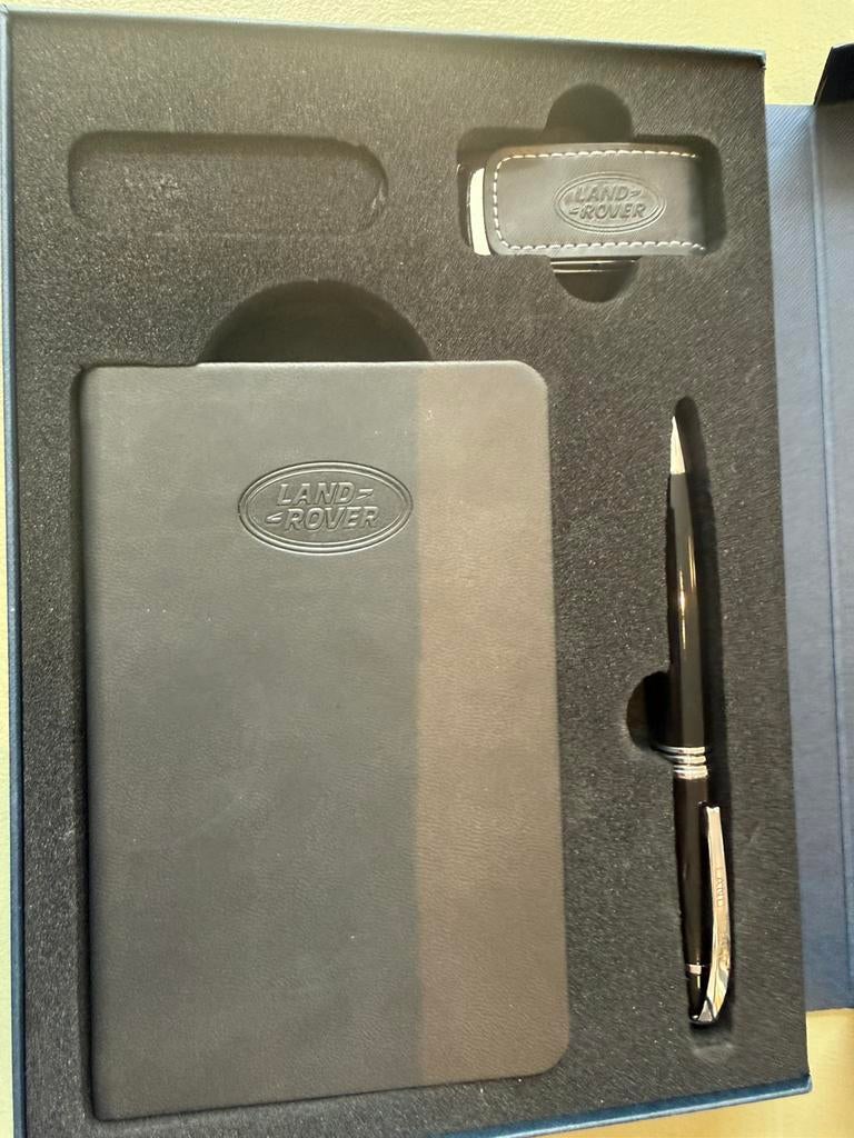 Landrover accessoires in gift box, Ophalen of Verzenden, Zo goed als nieuw