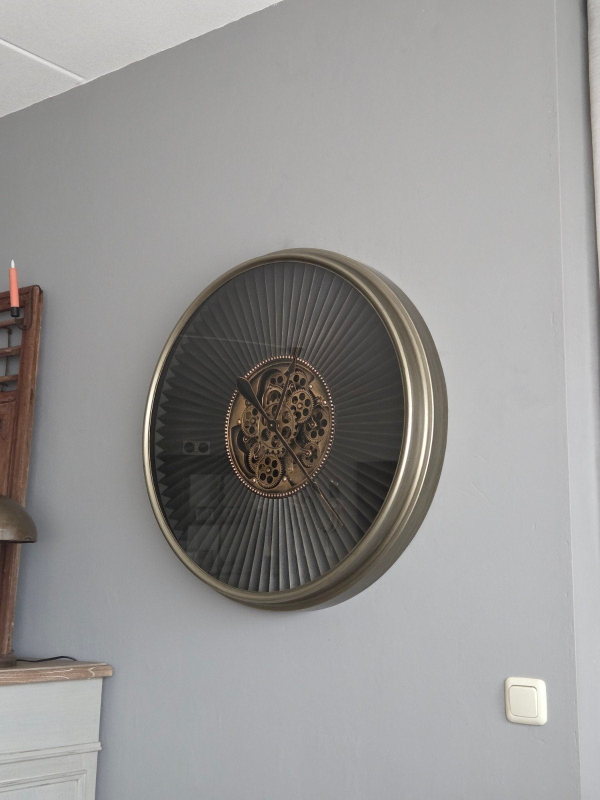 Héle mooie klok! Zie je hoe laat het is? Tijd om te reageren, Huis en Inrichting, Ophalen, Zo goed als nieuw, Analoog, Wandklok