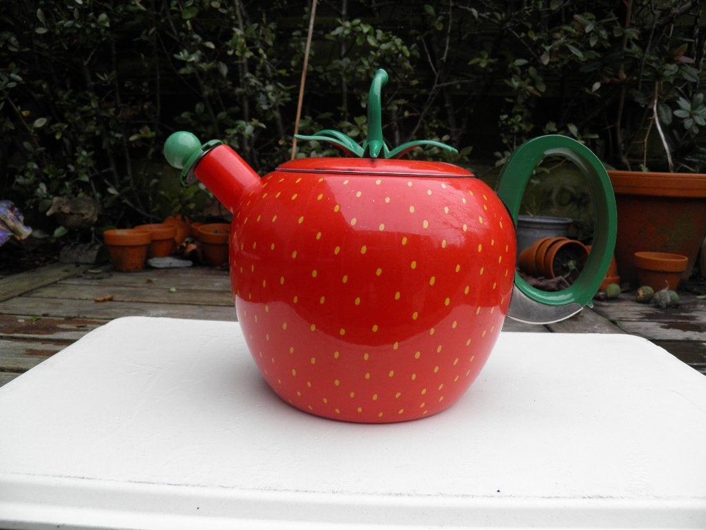 vintage fluitketel, aardbei, Vintage, Gebruikt, Ophalen of Verzenden, Metaal