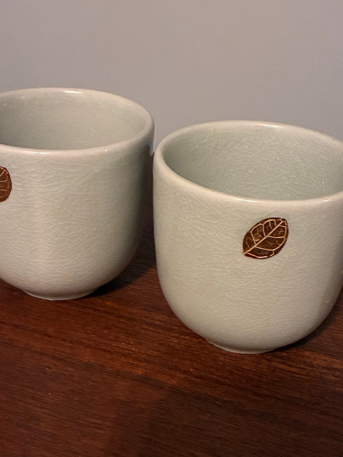 Fair Trade Original kopjes met bladmotief - Handmade Thailan, Huis en Inrichting, Aziatisch, Overige merken, Keramiek, Ophalen of Verzenden