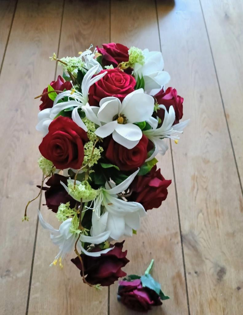 Zijdebloemen  druppel boeket bruids boeket rood/wit nieuw, Ophalen of Verzenden, Nieuw