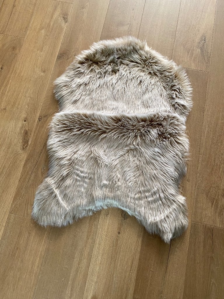 Vachtje nieuw, Ophalen, Nieuw