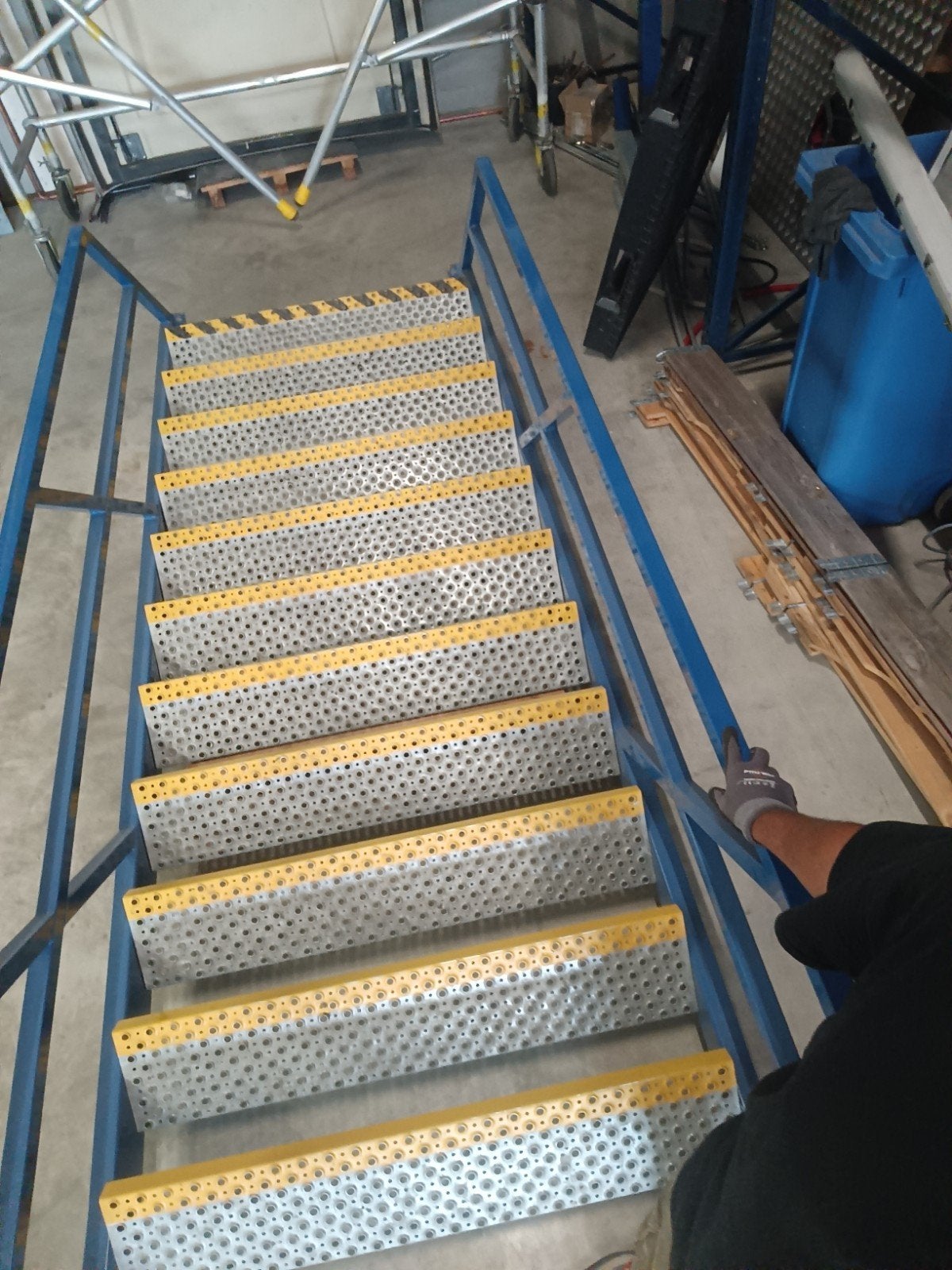 Extra brede 11-tredige trap, 250cm hoog, nieuw, Doe-het-zelf en Verbouw, Ladders en Trappen, Ophalen, Zo goed als nieuw, Trap