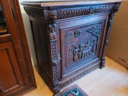 Franse antieke eikenhouten renaissancekast met houtsnijwerk, Ophalen