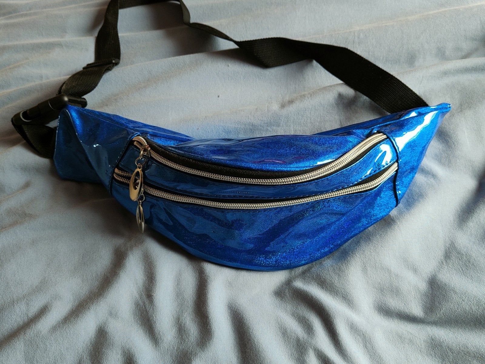 Blauwe glitter heuptas met 2 ritsvakken en verstelbare band, Sieraden, Tassen en Uiterlijk, Tassen | Damestassen, Ophalen of Verzenden
