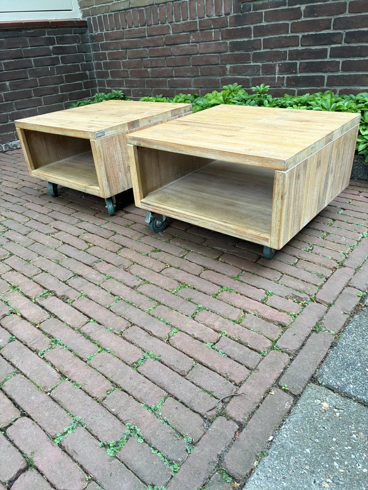 2 bijzettafels op wielen, Ophalen, Minder dan 45 cm, Gebruikt, 55 tot 75 cm