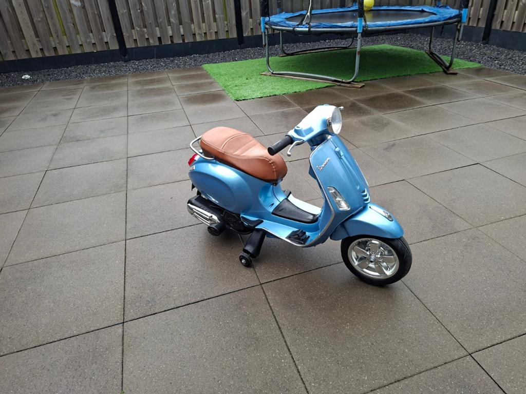 Elektrische kinder scooter.  (VESPA), Ophalen