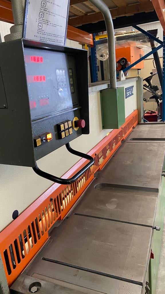 Safan HVR 255-4 knipschaar Guilliotine CNC, Ophalen