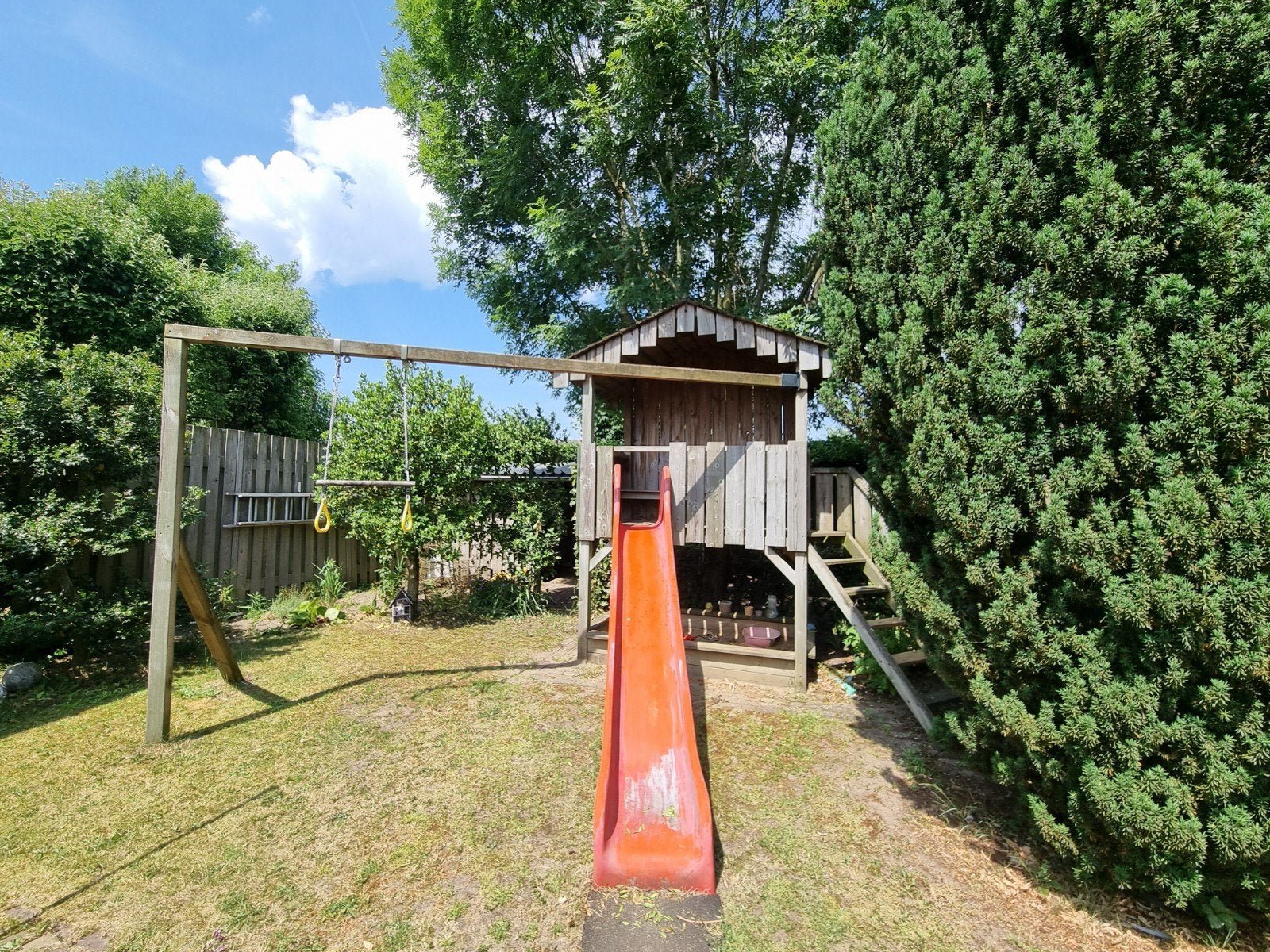 Houten speeltoestel met glijbaan en rekstok / schommel, Ophalen, Gebruikt, Schommel