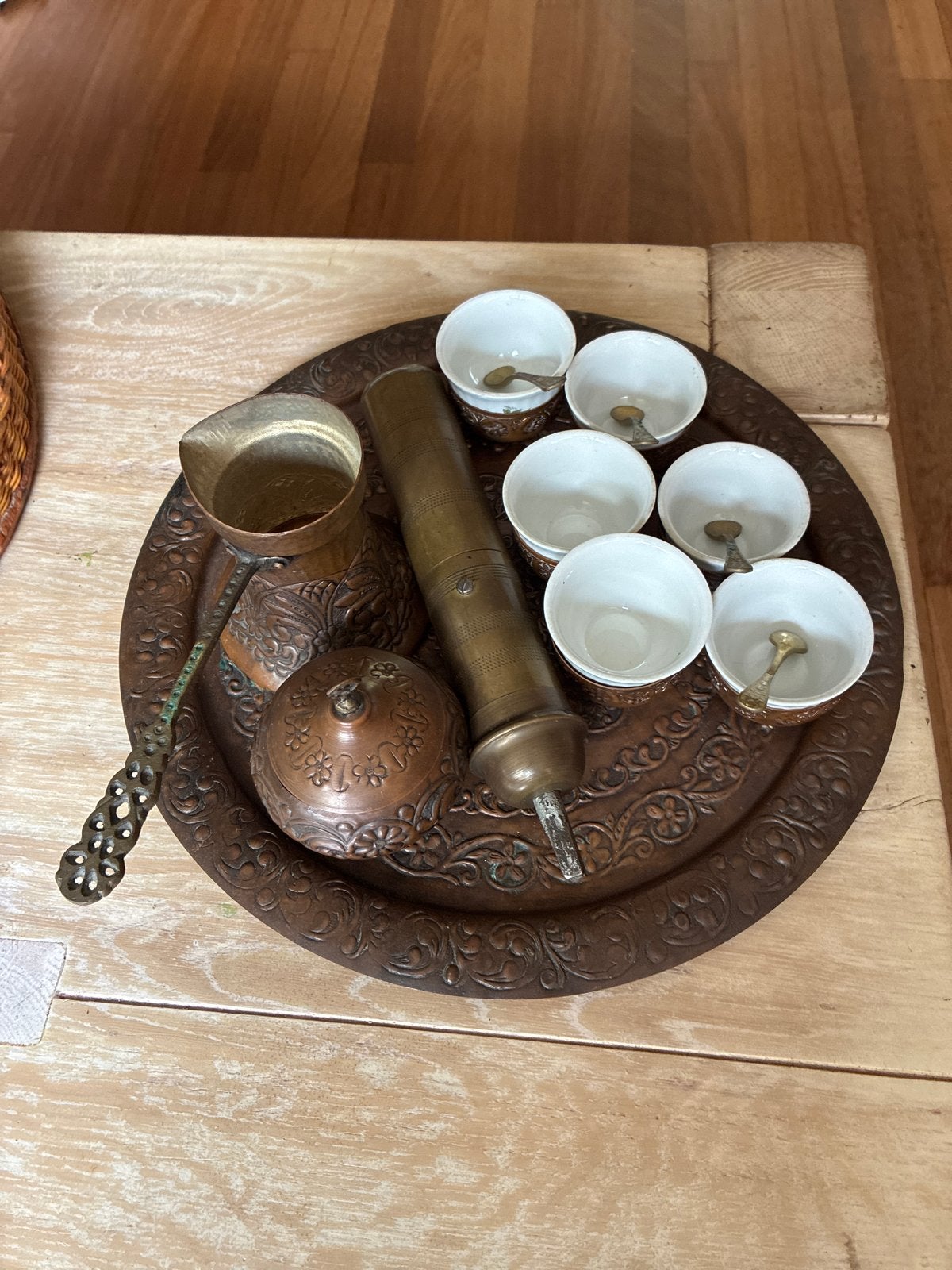 Turks koffieservies Jugoporcelan (Totov Veles) met molen, Ophalen of Verzenden