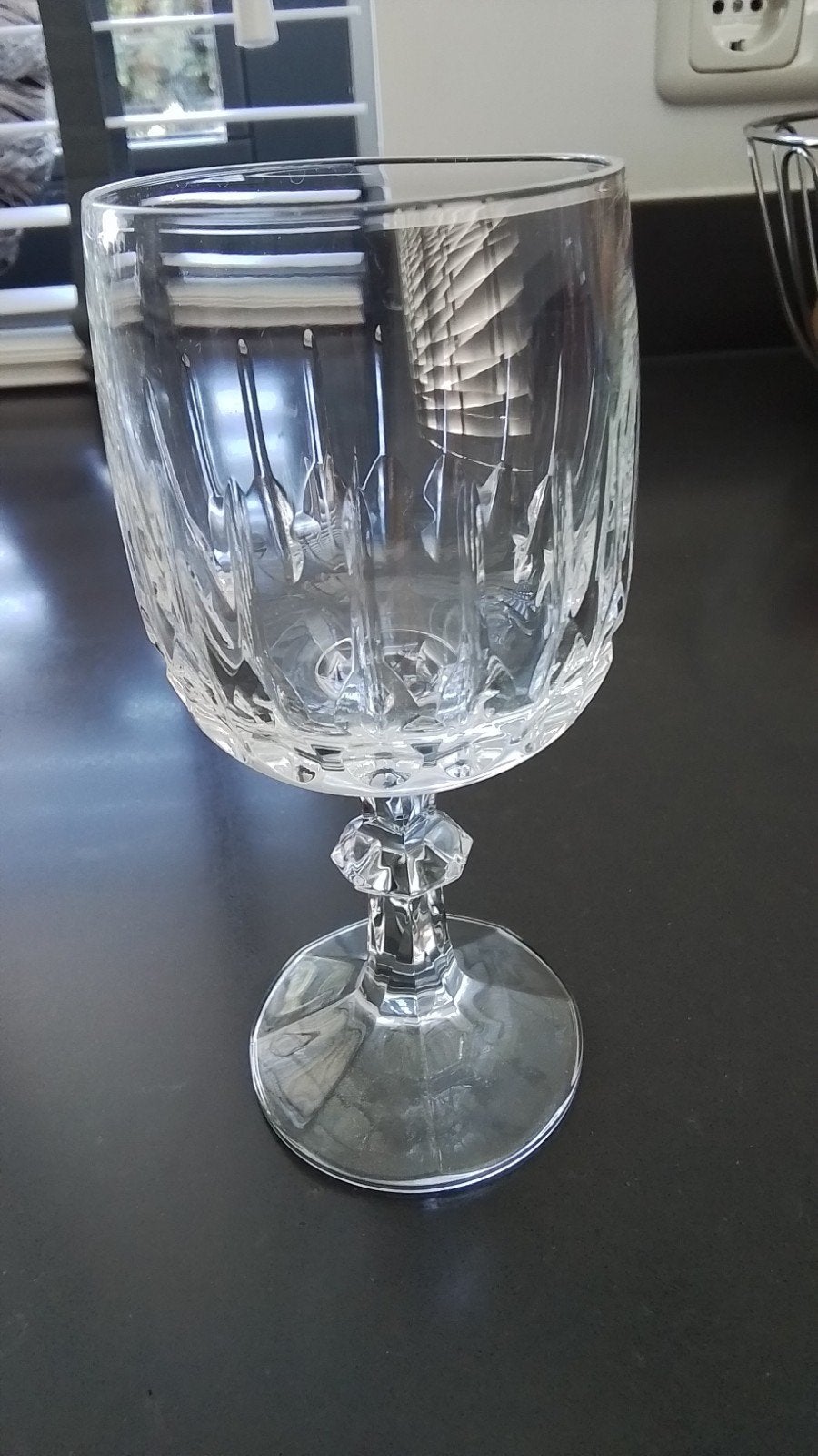 3 Kristallen wijnglas met geslepen patroon, Antiek en Kunst, Antiek | Glas en Kristal, Ophalen